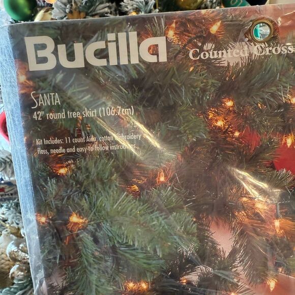 Bucilla Vintage Santa 42” Round Christmas Tree Skirt 83694 - Picture 3 of 6